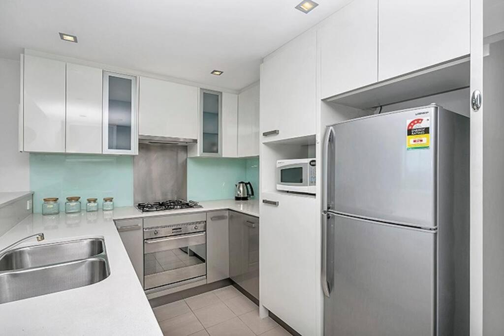 Sx339 - Cbd Chinese Gardens Views, Modern 2br *
